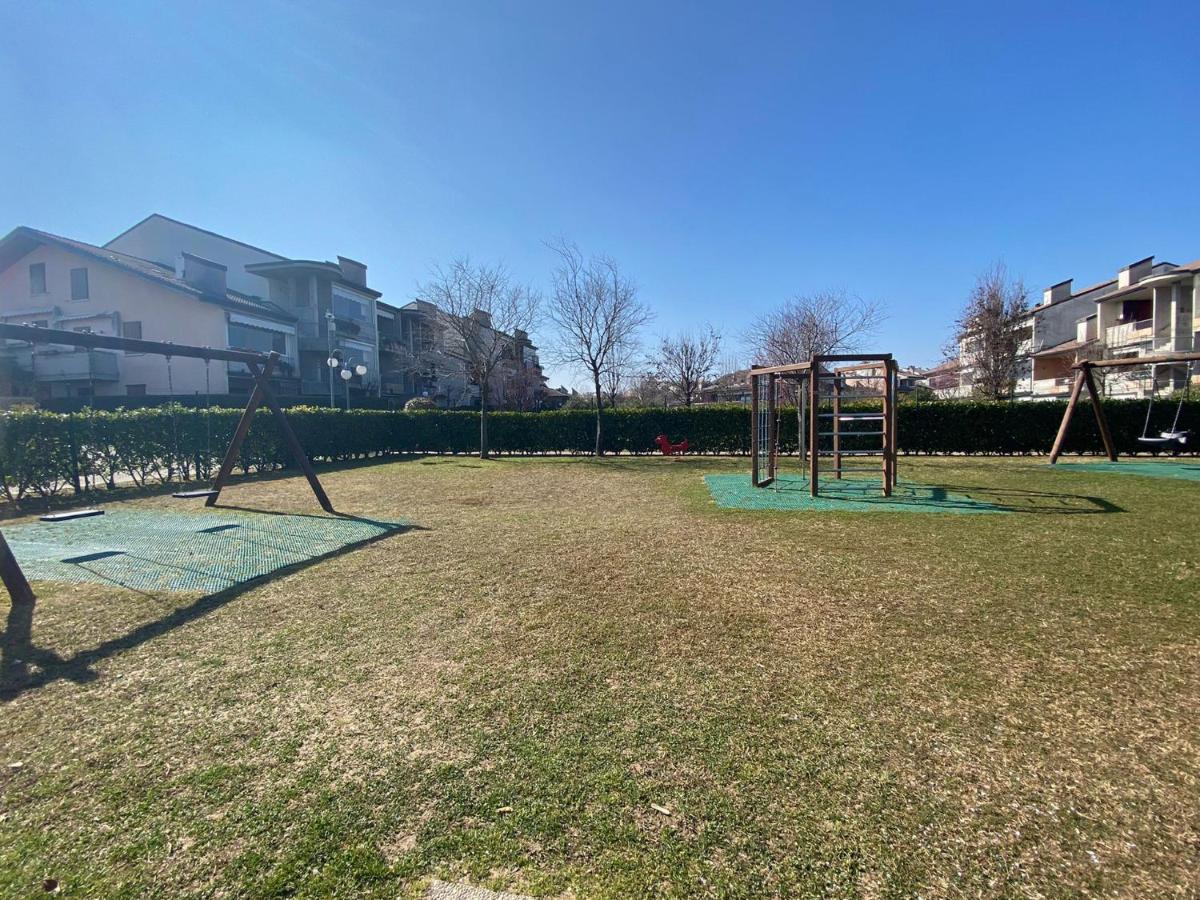 Apartment With Garden And Grill - Green Residence Sirmione Desenzano del Garda Exterior photo