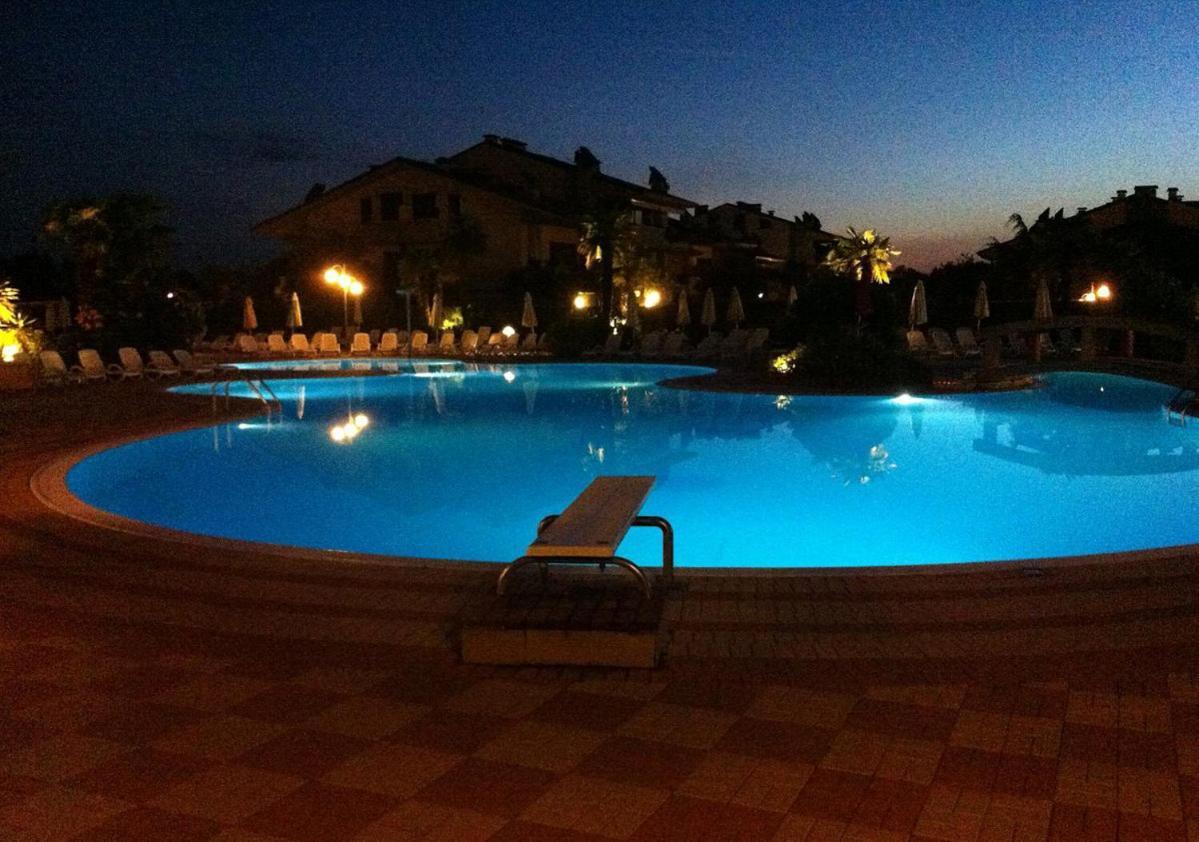Apartment With Garden And Grill - Green Residence Sirmione Desenzano del Garda Exterior photo