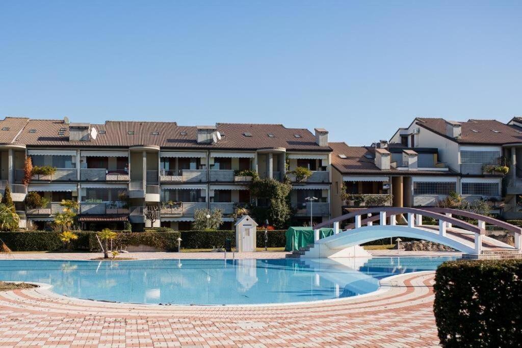 Apartment With Garden And Grill - Green Residence Sirmione Desenzano del Garda Exterior photo