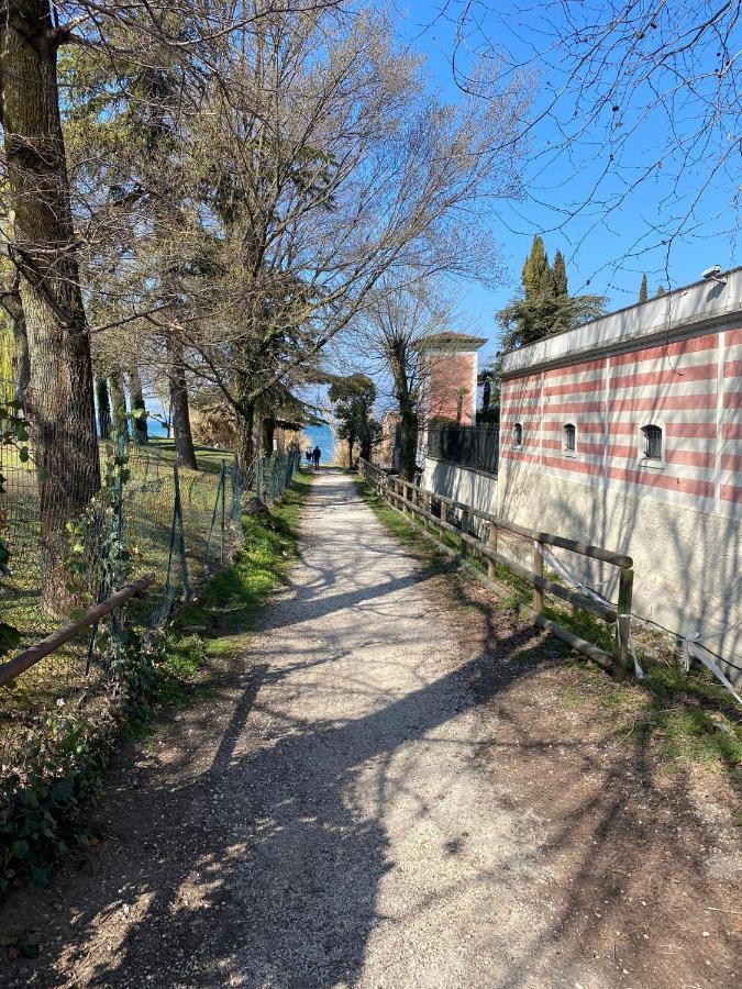 Apartment With Garden And Grill - Green Residence Sirmione Desenzano del Garda Exterior photo